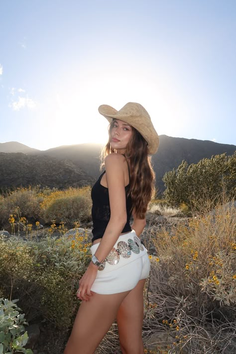 Jourdan Sloane / Western Style, Stagecoach Cowgirl Inspo Pics, Farm Clothing Style, Cowgirl Outfit Photoshoot, Arizona Cowgirl Aesthetic, Stagecoach Poses, Joshua Tree Pictures, Joshua Tree Picture Ideas, Beach Horseback Riding Outfit, Women’s Summer Western Outfits