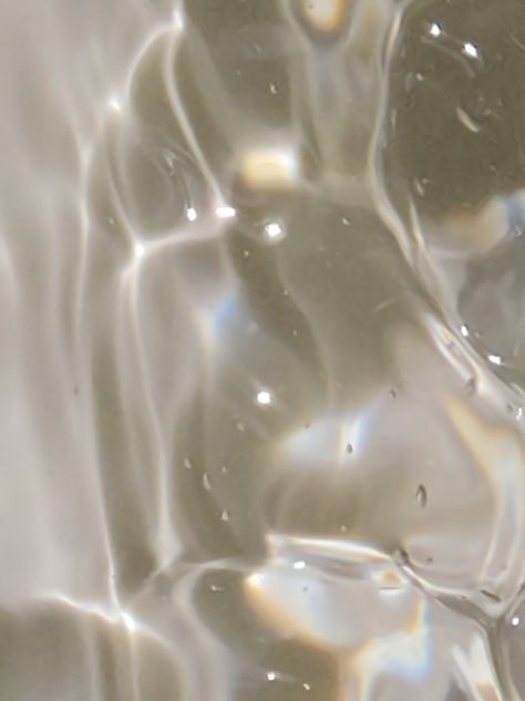 Water, macro photography of Water, Marina Oceana Wilson Micellar Water Photography, Water Asthetics Photos, Glistening Water, Water Mirror, Media Aesthetic, Aesthetic Water, Water Aesthetic, Shower Water, Rice Water