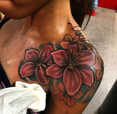 Dark Skin Tattoo, Girl Shoulder Tattoos, Skin Tattoo, Snakebites, Tattoos For Black Skin, Pretty Tattoos For Women, Dope Tattoos For Women, Stylist Tattoos, Shoulder Tattoos For Women