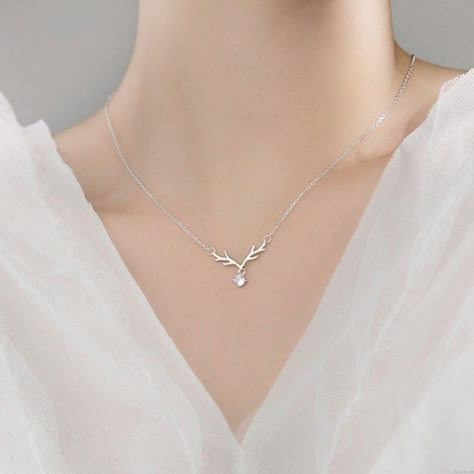 Simple Silver Jewelry Necklaces, Silver Pendant Design, Minimal Silver Necklace, Liontin Necklaces, Necklace Designs Silver, Everyday Nature-inspired Silver Necklace, Silver Minimalist Jewelry, Everyday Silver Nature-inspired Necklace, Cute Necklaces Aesthetic