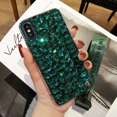 Diy Rhinestone Crafts, Phone Case Diy Paint, Crystal Phone Case, Phone Covers Diy, Rhinestone Crafts, Bling Crafts, Bling Phone Case, Girly Phone Cases, Diy Mobile