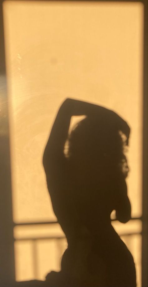 shadow aesthetic, golden hour, hourglass figure Aesthetic Golden Hour, Shadow Aesthetic, Shadow Silhouette, Abstract Art Images, Girl Shadow, Insta Pic Ideas, Silhouette Photography, Studio Photography Poses, Shadow Photography