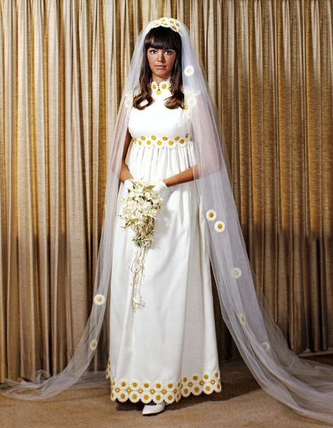 51 Glamorous Pictures of Beautiful Brides From the 1970s ~ vintage everyday 1970s Wedding Dress, 1970s Wedding, Vintage Wedding Gowns, Vintage Wedding Photos, Vintage Brides, Vintage Wedding Dress, Vintage Wedding Dresses, Wedding Gowns Vintage, Vintage Weddings