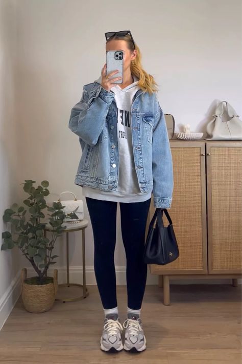 Casual Autumn Outfits Leggings, Jean Jacket On Jeans Outfit, Scandinavian Leggings Outfit, Autumn Style Curvy, Autumn Heels Outfit, Casual Outfits Doc Martens, Outfits With Long Jean Jackets, Jeans Jackets Outfits, Women Long Coat Outfits