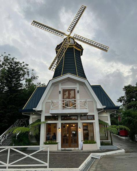 Hillbarn Cafe and Restaurant in Tagaytay 📸Babes #hillbarncafeandrestaurant #tagaytay #cafe #windmill #philippines #philippinesbestshotsandplace Tagaytay Philippines, Cafe And Restaurant, Tagaytay, Philippines, Cafe, Restaurant, Quick Saves