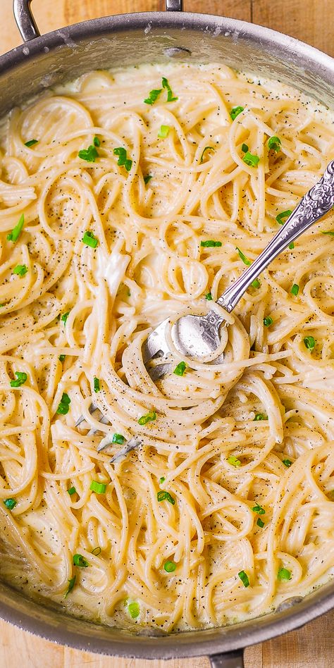 Garlic Pasta Sauce, Italian Pasta Sauce, Cream Sauce Pasta, Garlic Spaghetti, Resep Pasta, Cream Pasta, Garlic Pasta, Pasta Sauce Recipes, Cheese Pasta