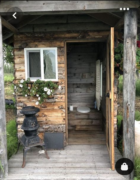 Outhouse Interior Ideas, Outside Toilet Ideas, Outdoor Restroom Ideas, Outhouse Interior, Outhouse Bathroom Ideas, Out House Ideas, Cute Outhouse, Outdoor Toilet Ideas, Diy Outhouse