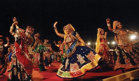 Navratri Garba Photo, Garba Aesthetic, Gujarati Art, Dandiya Dance, Gujarati Culture, Mothers Day Drawings, Garba Dance, Rajasthan Tour, Navratri Garba