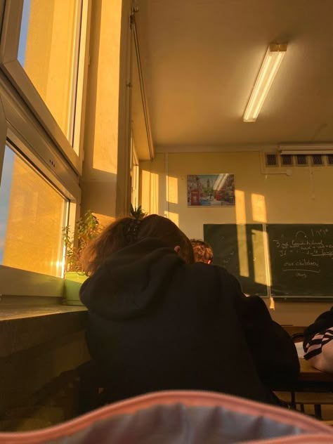 Sunset School Aesthetic, Back To School Autumn Aesthetic, A+ School Aesthetic, Morning Aesthetic School, Study Aesthetic Vintage, School Playlist Cover Aesthetic, School Sunset Aesthetic, Boreding School Aesthetic, 1 September School Decor