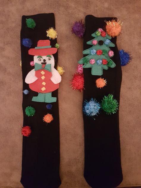 Diy Christmas Socks, Crazy Socks For Kids, Ugly Christmas Socks, Lapbook Ideas, Socks Party, Crazy Hat, Silly Socks, Hat Day, Diy Socks