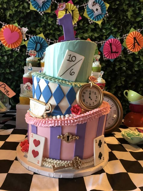 Birthday Theme Alice In Wonderland, Alice In Wonderland Sweet Sixteen, Alice In Wonderland Third Birthday, Alive In Wonderland Party Ideas, Alice In Wonderland Tea Party Birthday Cake, Alice In Wonderland 1st Birthday Party Ideas, Yea Party Alice In Wonderland, Allison In Wonderland Party, Onderland Cake First Birthdays