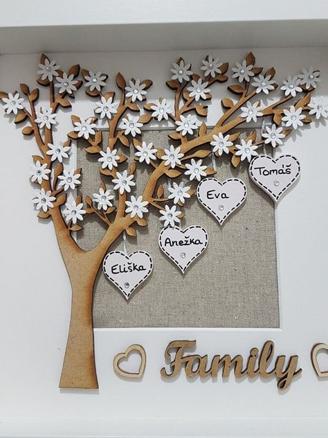 Diy Family Tree Ideas, Tile Christmas Tree, Family Tree Craft, Scrabble Tile Crafts, Box Frame Ideas, Scrabble Crafts, Homemade Christmas Tree, Family Tree Ideas, Family Tree Art