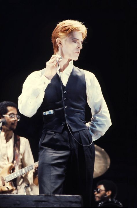 David Bowie News on Twitter: "David Bowie, Los Angeles, 1976 by Neil Zlozower.… " Angela Bowie, Duncan Jones, Station To Station, Man Who Fell To Earth, Ziggy Stardust, 인물 사진, Glam Rock, David Bowie, Labyrinth