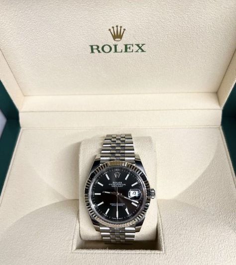 Expensive Gifts For Men, Rolex Boutique, Mens Watches Expensive, Casio Vintage Watch, Dior Watch, Luxury Gifts For Men, Men Tips, Mens Silver Jewelry, Wedding Gifts For Groom