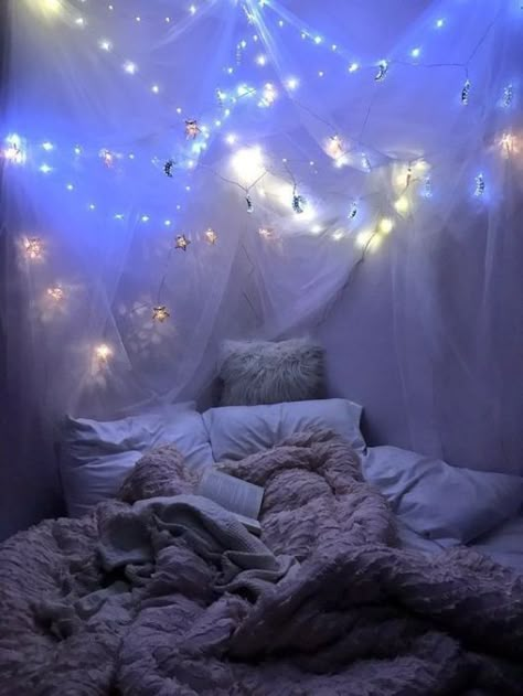 10 Dorm Ideas That You're Going To Love - Society19 Dream Rooms For Teens, Romantic Bedroom Lighting, Sleepover Room, Bedroom Decor Lights, Fairy Lights Bedroom, Dekorasi Kamar Tidur, Sleepover Ideas, Romantic Bedroom, Aesthetic Rooms