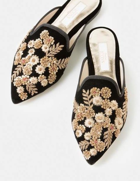 Cynthia Slippers Indian Shoes, Jeweled Shoes, Velvet Slippers, Velvet Loafers, Embroidery Shoes, Metal Tree, Womens Shoes High Heels, Shoe Style, Casual Shoes Women