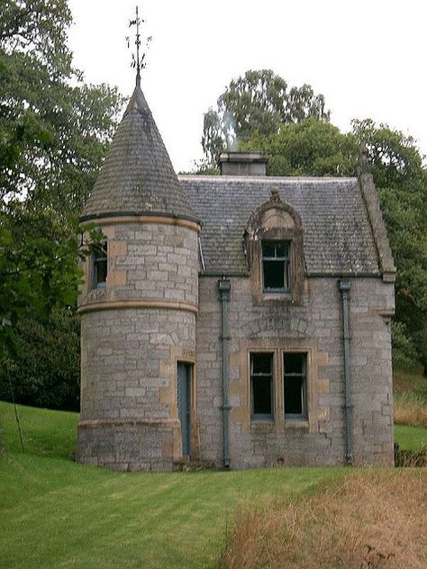 The second part of my castle home, attached to the main home via a second level, traditional "gate bridge"...to include an artist's studio, guest room and library/reading room  :) Fairy Bridge Scotland, Castle House Exterior, Mini Castle House, House With Tower, Simple Castle, Castle Homes, Tiny Castle, Mini Castle, Small Castle