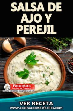 Aprende a preparar en casa esta salsa de ajo y perejil ✅ que no te llevará más de 10 minutos, ideal para darle un toque especial a tus comidas. #cocinarecetasfaciles #recetascaseras #recetasfaciles #recetasdesalsaycremas #recetasdesalsadeajo Vinaigrette Recipes, Homemade Spices, Tiny Food, Dog Recipes, Salad Dressing Recipes, Healthy Eating Tips, Healthy Eating Recipes, Sauce Recipes, Guacamole