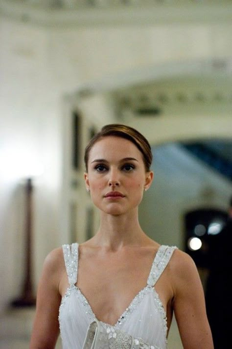 Natalie Portman Movies, Natalie Portman Black Swan, Black Swan Movie, Nina Sayers, Black Swan 2010, Darren Aronofsky, Watching A Movie, Swan Queen, Stanley Kubrick