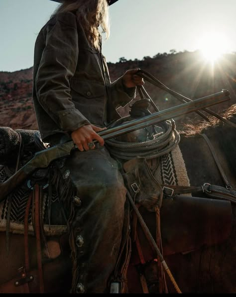 Ben Christensen, Wild West Aesthetic, Ranch Aesthetic, Ranch Girl, West Aesthetic, Cowboy Photography, Bee Artwork, Cowboy Life, Cowboy Pictures