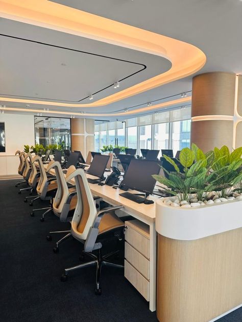 Premium office furniture inside an office in Dubai Workstation Office Workspace, Md Cabin, Office Reference, Workstation Design, Furniture Store Design, Organized Workspace, Workstations Design, Interior Design Process, Modern Office Furniture