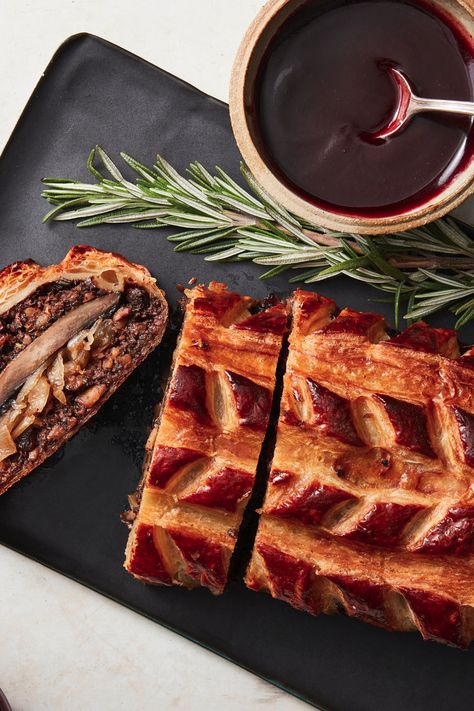 Turkey Alternatives For Thanksgiving, Vegetarian Thanksgiving Main Dish, Mushroom Wellington, Thanksgiving Mains, Wellington Recipe, Vegetarian Thanksgiving, Vegetarian Entrees, Nyt Cooking, Beef Wellington