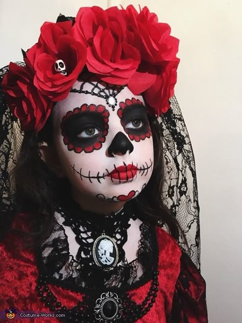 Catrina Costume, Halloween Makeup Sugar Skull, Sugar Skull Costume, Halloweenský Makeup, Halloween Make-up Looks, Sugar Skull Halloween, Den Mrtvých, Skeleton Makeup, Sugar Skull Makeup