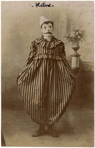 19th Century Circus, Vintage Clown Pictures, Vintage Clowns Aesthetic, Clowns Through The Years, Vintage Clown Photography, 1950s Circus Costume, Clara Bow Clown, Circus Old Photos, Old Circus Photos