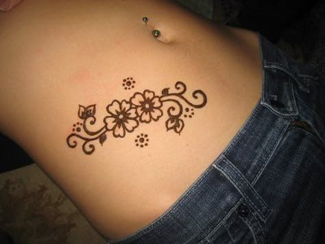 Hanna Tattoo, Summer Henna, Small Henna Tattoos, Small Henna Designs, Henne Tattoo, Cute Henna Designs, Cute Henna Tattoos, Henna Style Tattoos, Small Henna