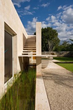 Hacienda Sac Chich by Reyes Ríos  Larraín Arquitectos Style Hacienda, Modern Hacienda, External Staircase, Exterior Stairs, Stairs Architecture, Outdoor Stairs, Hacienda Style, Ancient Buildings, Ancient Architecture