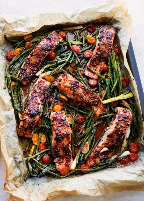 Ottolenghi’s Puttanesca-style Salmon Traybake Poulet Curry Coco, Keto Fish Recipes, Salmon Bake, Yotam Ottolenghi Recipes, Keto Seafood Recipes, Today Show Recipes, Keto Fish, Alla Puttanesca, Ottolenghi Recipes