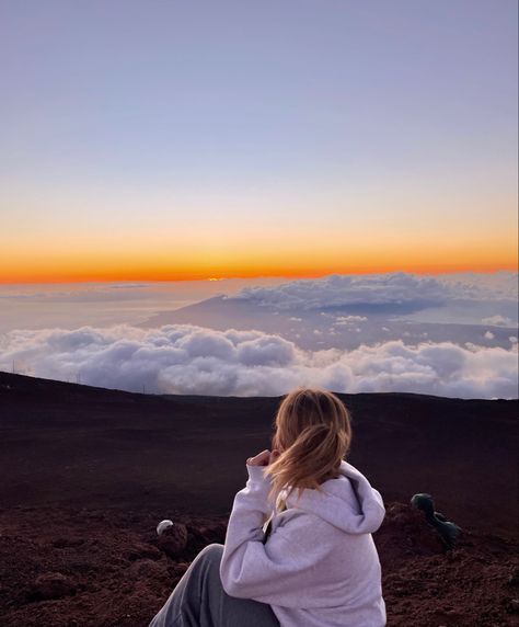 Mauna Kea Sunset, Hawaii Above The Clouds, Hawaii Maui Photography, Haleakala National Park Sunrise, Maui Sunrise Haleakala, Haleakala National Park Sunset, Maui Hawaii Pictures, Hawaii Instagram Pictures Kona, Maui Pictures Ideas