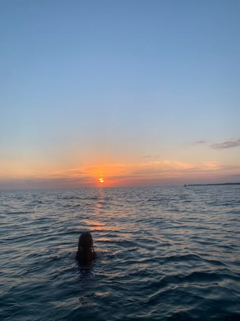 Swimming At Night, Sea Swimming, Swimming In The Ocean, Sea Pictures, Ocean At Night, 2023 Mood, Night Swimming, Ocean Pictures, Sunset Sea