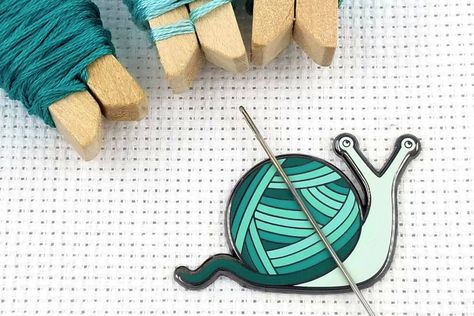 Needleminder Diy, Schmetz Needle Chart, How To Make Needle Minders, Cross Stitch Needle Minder, Journal Things, Magnetic Needle Minder, Handy Tools, Sewing Machine Needle, Cat Bow Tie