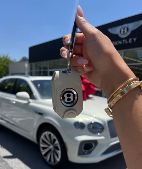 Bentley Key, His And Hers Cars, Spoiled Wife, Rich Cars, Luxury Cars Rolls Royce, Mom Car, Luxury Lifestyle Women, Instagram B, Girly Car