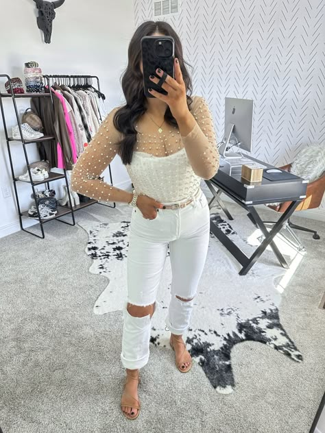 Small Wedding Outfits, Bride Outfit Ideas For Bachelorette Party, White Bride Outfits Casual, Bachelorette Concert Outfit, Bride Jeans Outfit, Simple Bachelorette Outfits, Brunch Nashville Outfit, Bridal Going Out Outfit, Bride Outfits For Bachelorette Party Casual