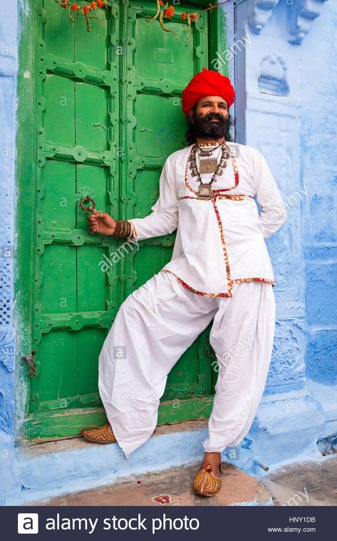 Download this stock image: Man from Rajasthan dressed in traditional Indian clothes, Jodhpur, Rajasthan, India - HNY1DB from Alamy's library of millions of high resolution stock photos, illustrations and vectors. Rajasthan Outfit, Rajasthan Culture, Traditional Dresses Indian, Traditional Indian Clothes, Ethnic Wears, Rajasthani Dress, Navratri Dress, Suit Pin, India Culture