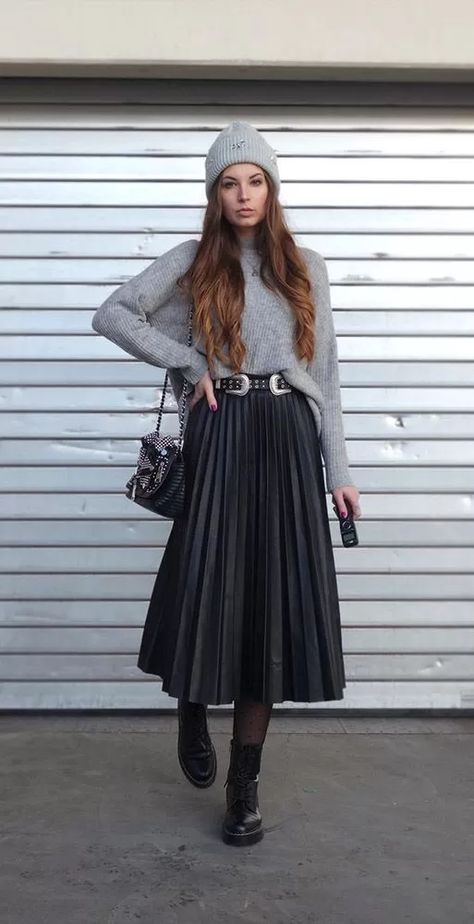 Rok Outfit, Black Skirt Outfits, Pleated Skirt Outfit, Long Skirt Outfits, Winter Skirt Outfit, Winter Fashion Outfits Casual, Maxi Skirt Outfits, Black Pleated Skirt, Mode Casual