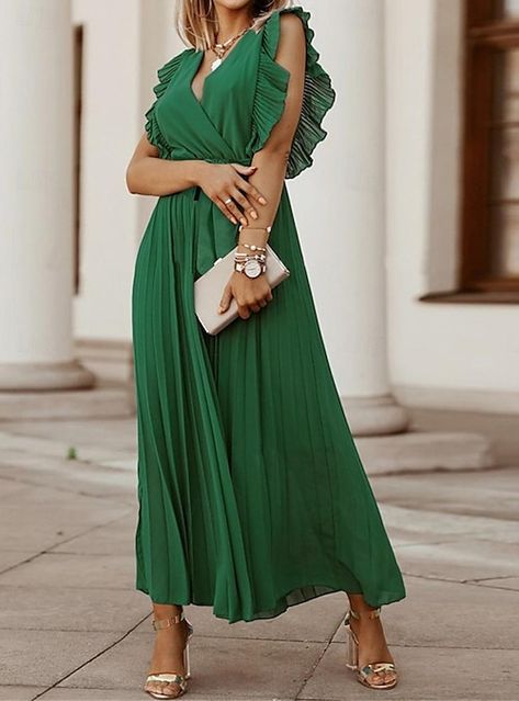 Green Outfit Women, Fashion Green Outfit, Destination Wedding Ceremony, Dress Deep V Neck, Dyt Type 1, Intimate Destination Wedding, Pleated Chiffon Skirt, Boho Mode, Dress Skirts