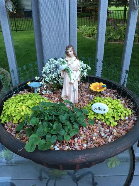 Grotto Ideas, Marian Garden, School Garden Ideas, Atrium Garden, Mary Garden, St Philomena, Santa Filomena, Front Porch Garden, Catholic Home Decor