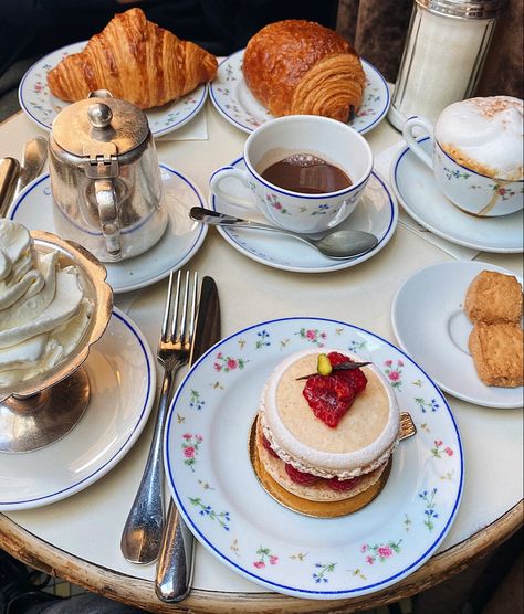 Paris Desserts Aesthetic, Carette Cafe Paris, Afternoon Coffee Aesthetic, Paris Breakfast Aesthetic, Carette Paris Aesthetic, Paris Aesthetic Cafe, Love In Paris Aesthetic, Breakfast Cafe Aesthetic, Carette Paris