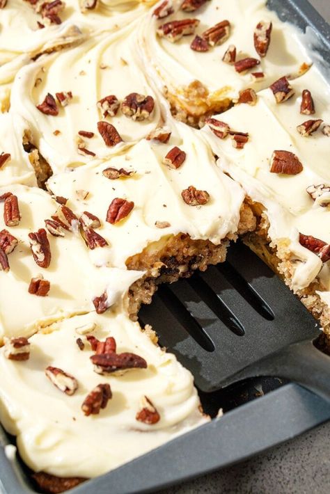 Pineapple Pecan Cake, Fresh Ingredient Recipes, Pistachio Pudding Cookies, Dessert Cravings, Soft Cake, Easy Carrot Cake, Pineapple Desserts, Cinnamon Pecans, Creamy Recipes