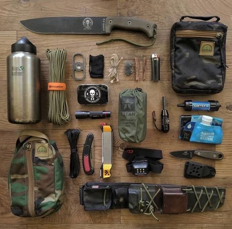 Prepper Community, Bushcraft Kit, Outdoor Survival Kit, Bushcraft Gear, Survival Items, Survival Bag, Wild Camping, Survival Supplies, Hiking Pictures