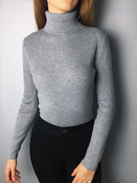 Turtle Neck Aesthetic, Grey Turtleneck Outfit, Eclectic Wardrobe, Woolen Tops, Winter Outfits Aesthetic, Turtleneck Outfit, Grey Turtleneck Sweater, Fitted Turtleneck, Winter Outfit Inspiration