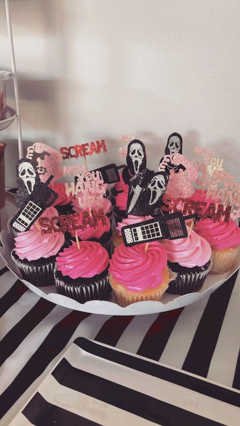 Scream Themed Cupcakes, Slasher Theme Birthday Party, Scream Themed Party Ideas, Pink Ghostface Birthday, Scream Cupcakes Ideas, Ghostface Cake Aesthetic, Ghostface Party Decorations, Ghostface Food, Scream Birthday Party Girl