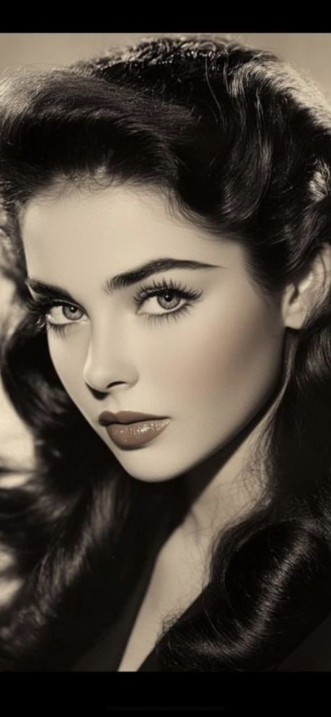 Older Women With Dark Hair, Classic Old Hollywood Makeup, Old Hairstyles Woman, Art Reference Photos Faces Black And White, Classic Beauty Aesthetic, Old Fashion Hairstyle, Old Hollywood Women, Classic Hollywood Makeup, Old Woman Portrait