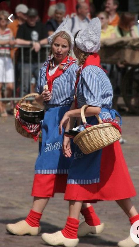 Alkmaar Netherlands, Netherlands Fashion, Dutch Culture, Dutch Clogs, Dutch Netherlands, Dutch People, Costumes Around The World, Amsterdam Holland, Holland Netherlands