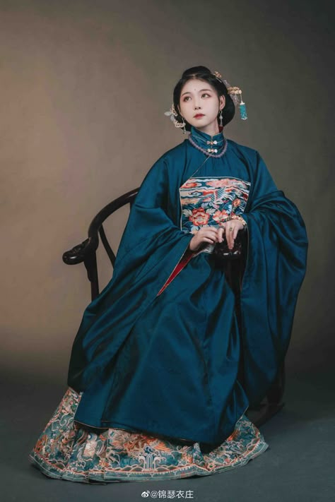 1500s Japanese Fashion, Types Of Chinese Clothing, 1800 Chinese Fashion, 1900s Chinese Fashion, Chinese Historical Dress, Royal Japanese Clothing, Japanese Royalty Clothing, Asian Fantasy Clothing, Ancient Chinese Fashion