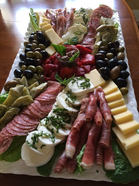 Cold Antipasto Platter, Italian Antipasto Platter Ideas, Italian Luncheon Ideas, Italian Charcuterie Board Antipasto Platter, Italian Picnic Food Ideas, Antipasta Platters Italian, Italian Party Appetizers, Italian Buffet Ideas Dinners, Italian Food For A Crowd