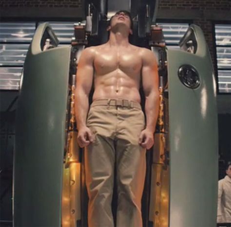 Capitan America Captain America Body, Elizabeth The Golden Age, Ariana Grande Red Hair, Celebrity Abs, Chris Evans Shirtless, Chris Evans Funny, Hottest Male Celebrities, Super Soldier, Chris Evans Captain America